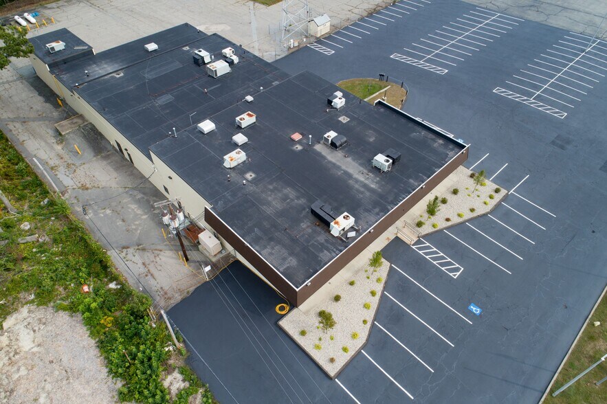 More Photos Of 1320 Eddie Dowling Hwy, Lincoln Showroom For Sale