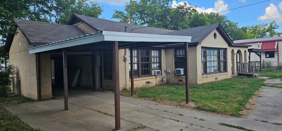 More Photos Of 401 E Pine St, Edgewood Office For Sale