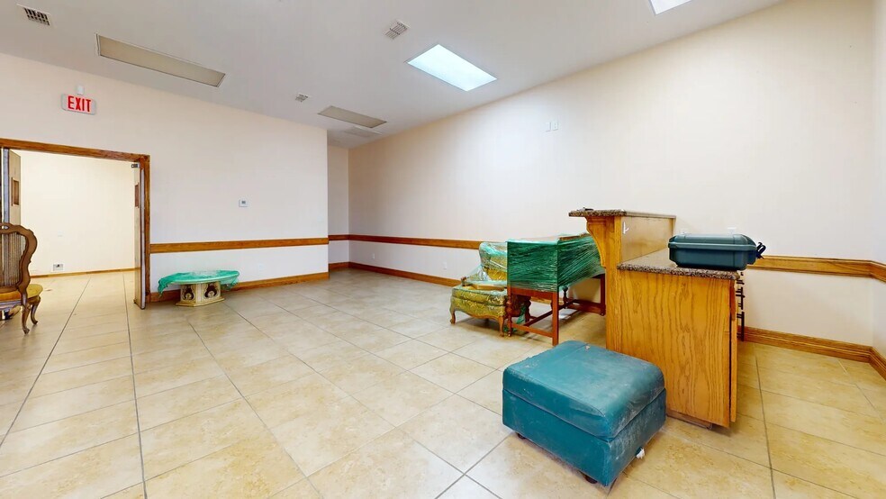 More Photos Of 500-504 E 9th St, Mission Office For Lease