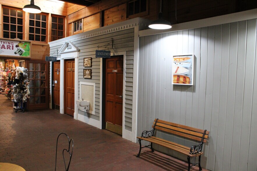 More Photos Of 310-340 Water St, Excelsior Freestanding For Lease