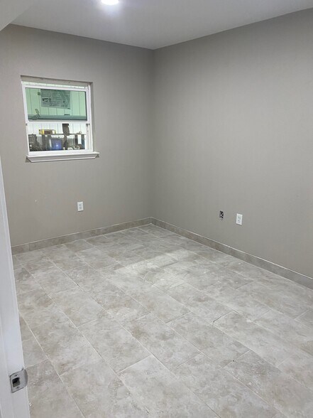 More Photos Of 1203 Missouri St, South Houston Warehouse For Lease