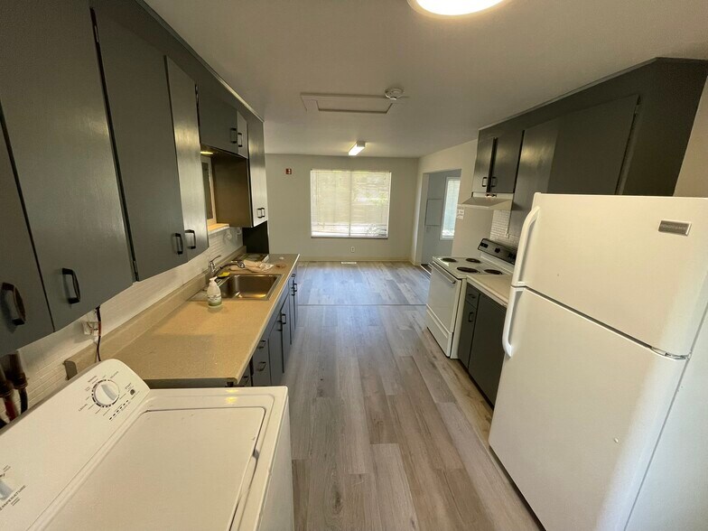 More Photos Of 23920 Bothell Everett Hwy, Bothell General Retail For Lease