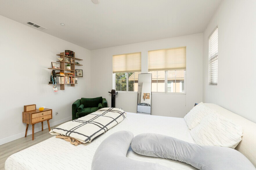 More Photos Of 10997 Cedarhurst Way, Riverside Multifamily For Sale