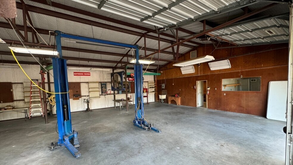 More Photos Of 645 NW 564 loop, Mineola Auto Repair For Sale