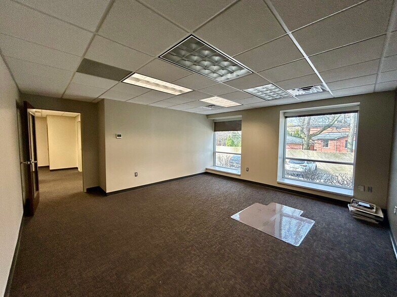 More Photos Of 26075 Woodward Ave, Huntington Woods Office For Lease