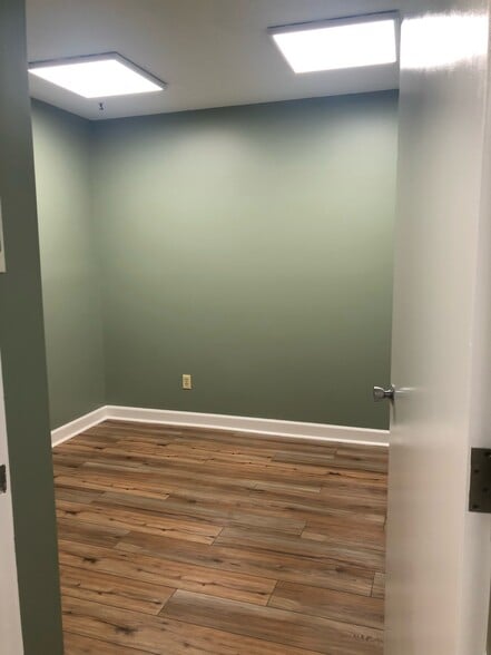 More Photos Of 1762 Metromedical Dr, Fayetteville Medical For Sale