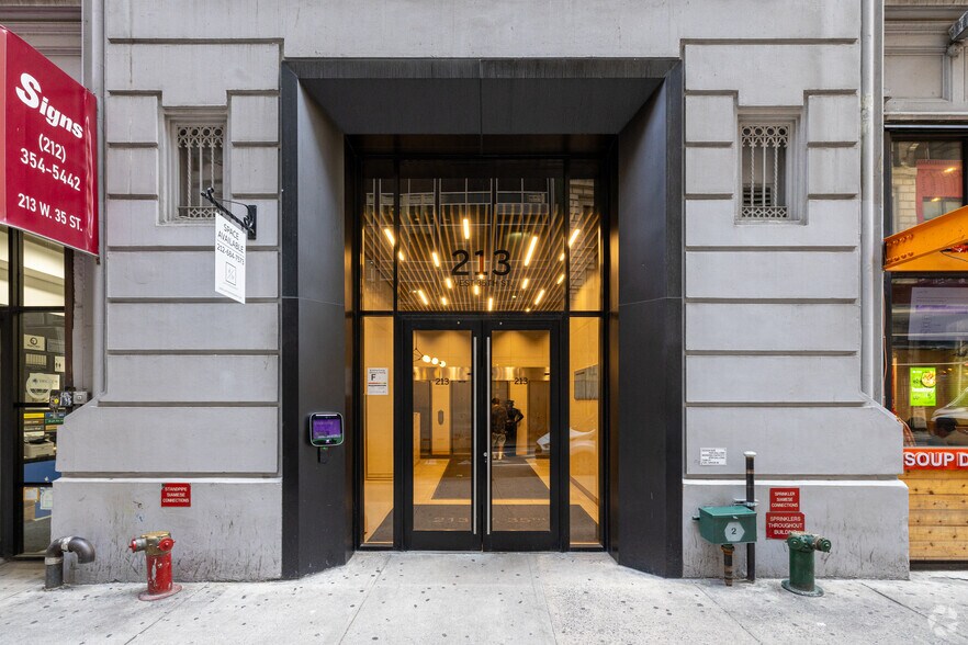 More Photos Of 213 W 35th St, New York Office For Lease