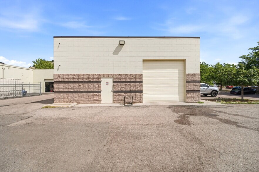 More Photos Of 949 Elkton Dr, Colorado Springs Warehouse For Lease