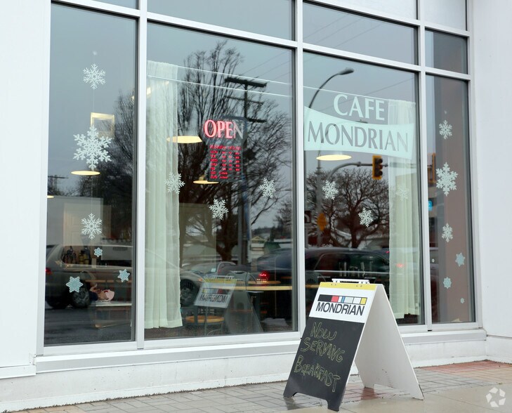 More Photos Of 1090 Johnson St, Victoria Apartments For Lease