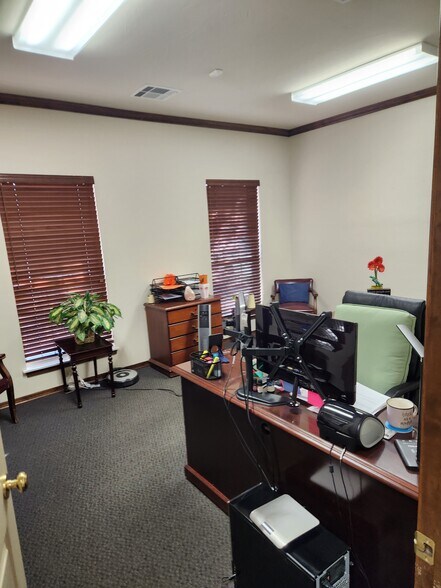 More Photos Of 27 E Ayers St, Edmond Office For Lease