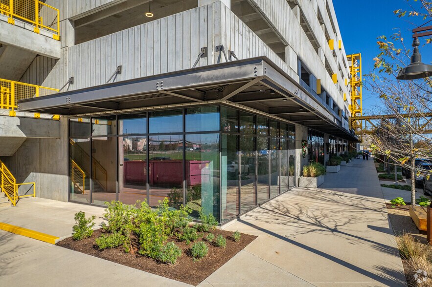 More Photos Of 100 Jensen Dr, Houston Unknown For Lease