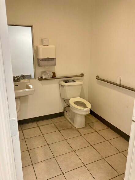 More Photos Of 5312 Elm St, Houston Office For Lease