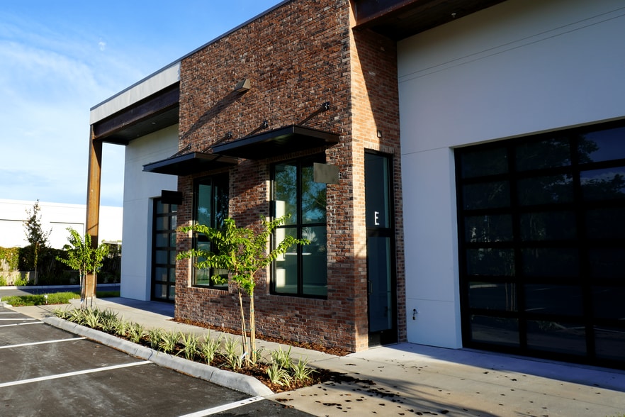 More Photos Of 771 Garden Commerce, Winter Garden Research And Development For Lease