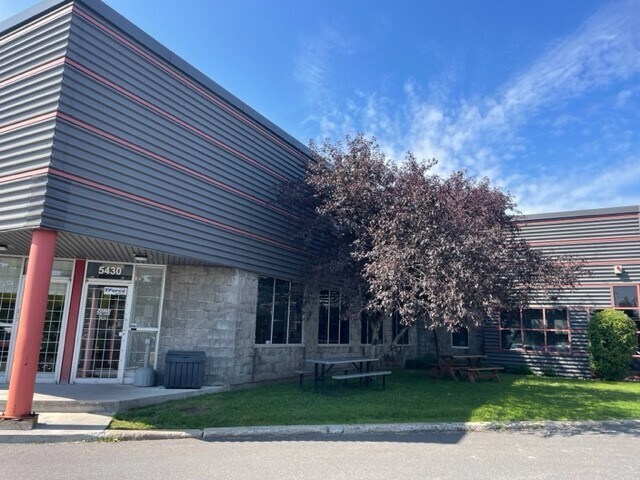 Primary Photo Of 5400-5490 Boul Thimens, Saint-Laurent Coworking Space