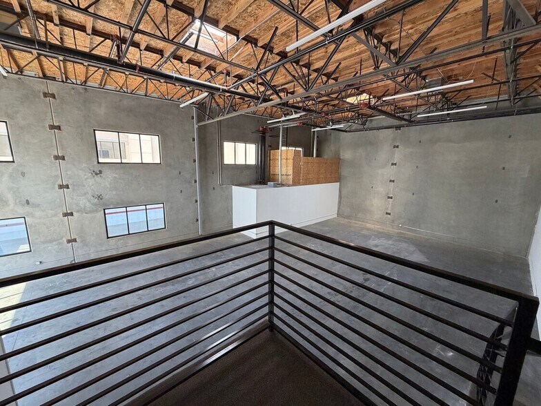 More Photos Of 1611 W San Bernardino Rd, West Covina Distribution For Lease