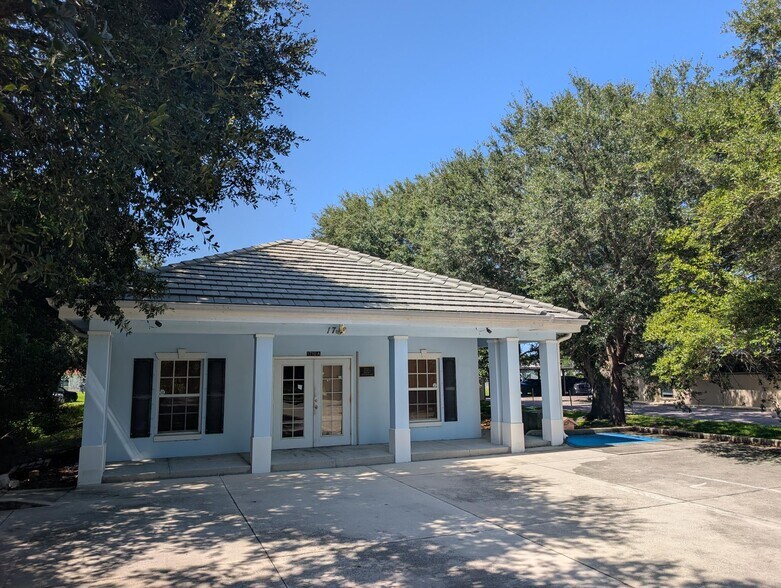 Primary Photo Of 1710 36th St, Vero Beach Medical For Sale