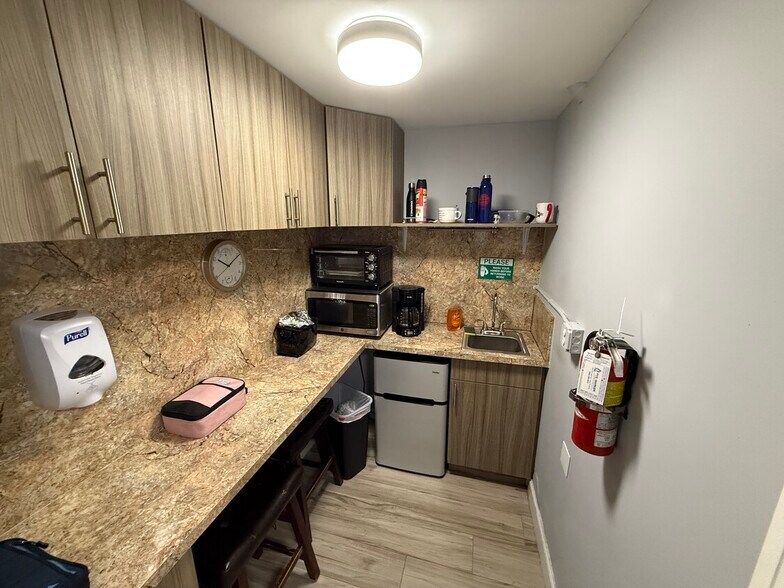 More Photos Of 11467 NW 34th St, Doral Industrial For Sale