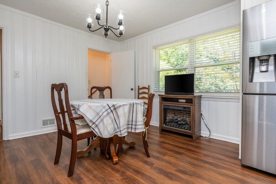 More Photos Of 4270 S Main St, Acworth Office For Sale