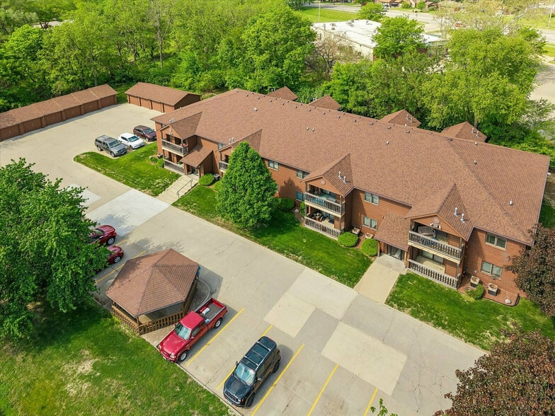 Primary Photo Of 1620 Vine St, West Des Moines Apartments For Sale