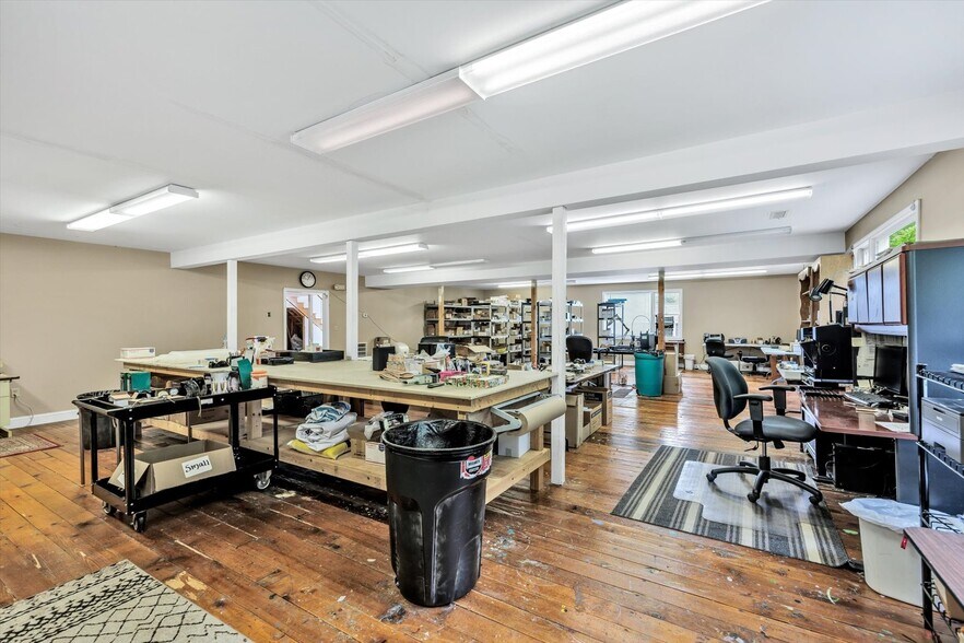 More Photos Of 28 Main St, Dennis Port Freestanding For Sale