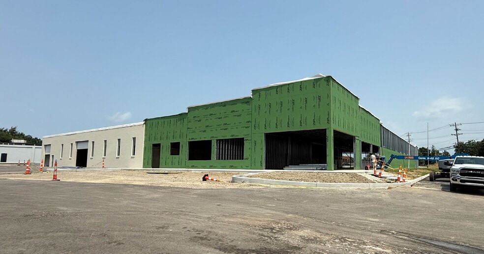 Primary Photo Of 5570 Creek Rd, Blue Ash Warehouse For Lease