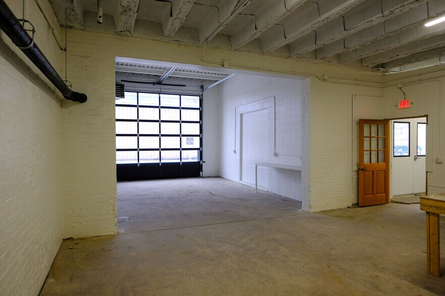 More Photos Of 408 W Main St, Benton Harbor Freestanding For Lease