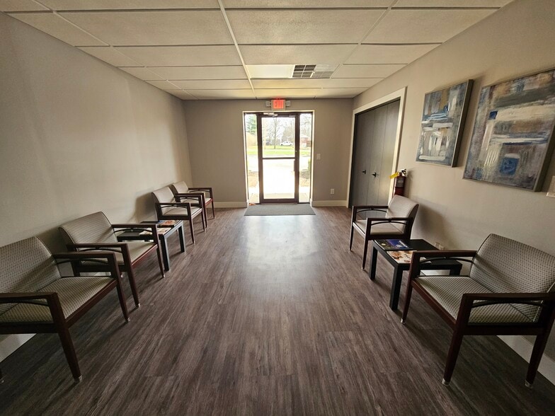 More Photos Of 1314 Barnhart Rd, Troy Office For Lease