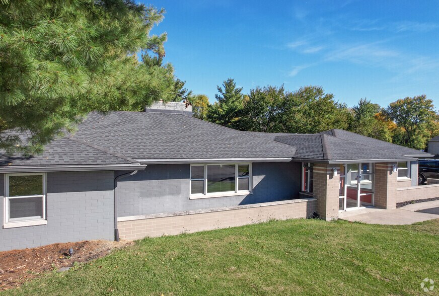 More Photos Of 3830 W 96th St, Indianapolis Office For Sale