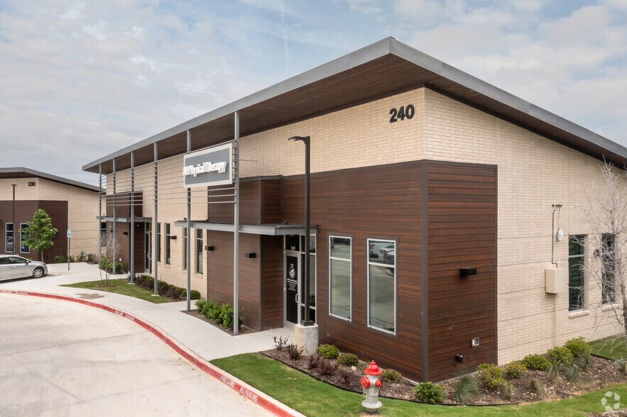 More Photos Of 200-240 O’Connor Ridge Blvd, Irving Medical For Sale