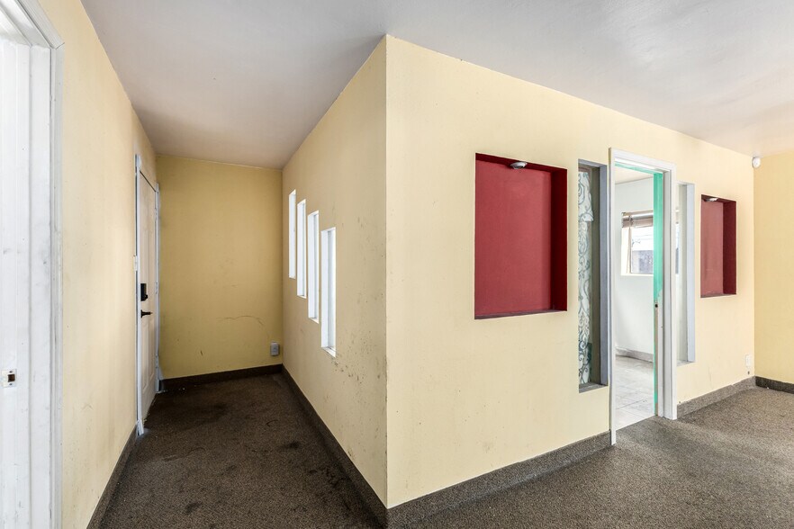 More Photos Of 545 E University Dr, Mesa Office For Sale