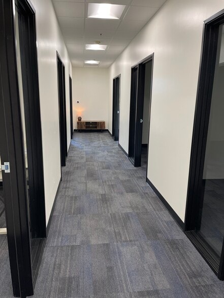 More Photos Of 21501 N 78th Ave, Peoria Research And Development For Lease