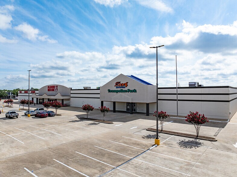 More Photos Of 14409 Park Hollow Dr, Houston Unknown For Lease