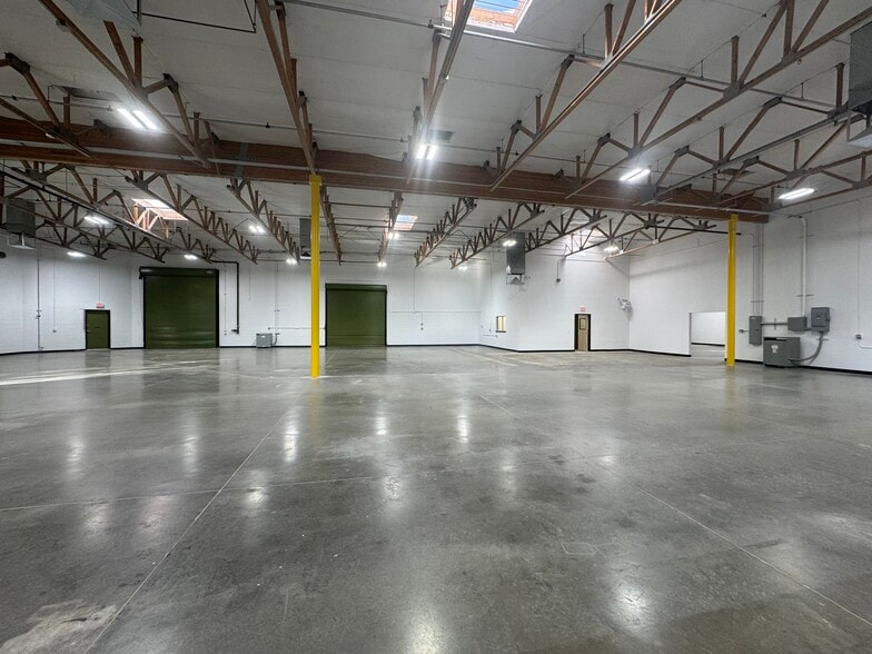 More Photos Of 240 N Sunway Dr, Gilbert Manufacturing For Lease