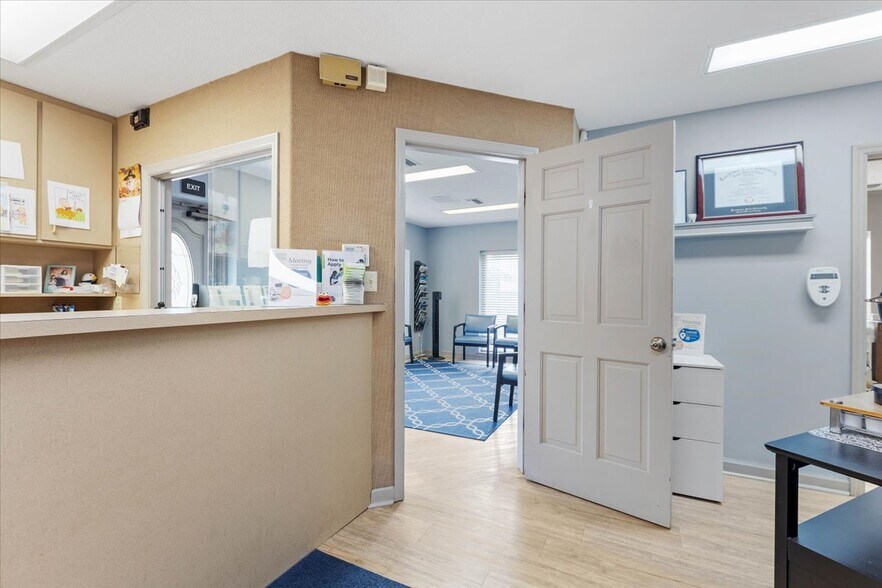 More Photos Of 235-237 John Knox Rd, Tallahassee Medical For Sale