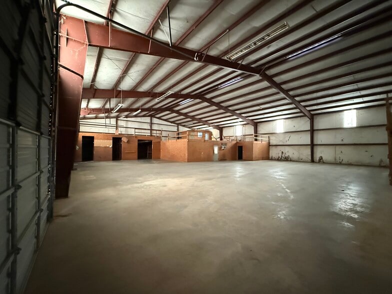 More Photos Of 3710 Indian Hills NE Rd, Hartselle Industrial For Lease