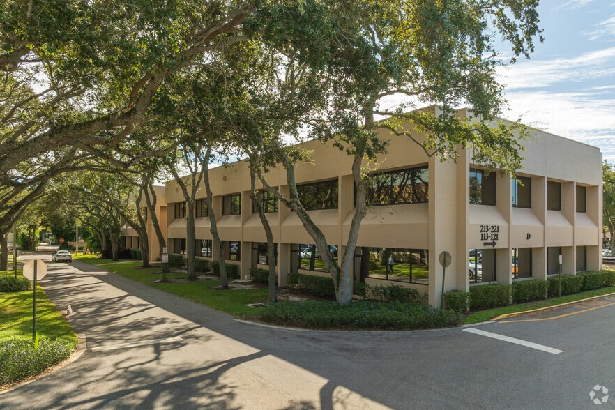 More Photos Of 11380 Prosperity Farms Rd, Palm Beach Gardens Medical For Lease