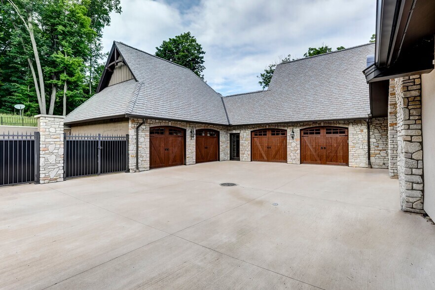 More Photos Of 1286 Gray Fox Ct, Howell Flex For Sale