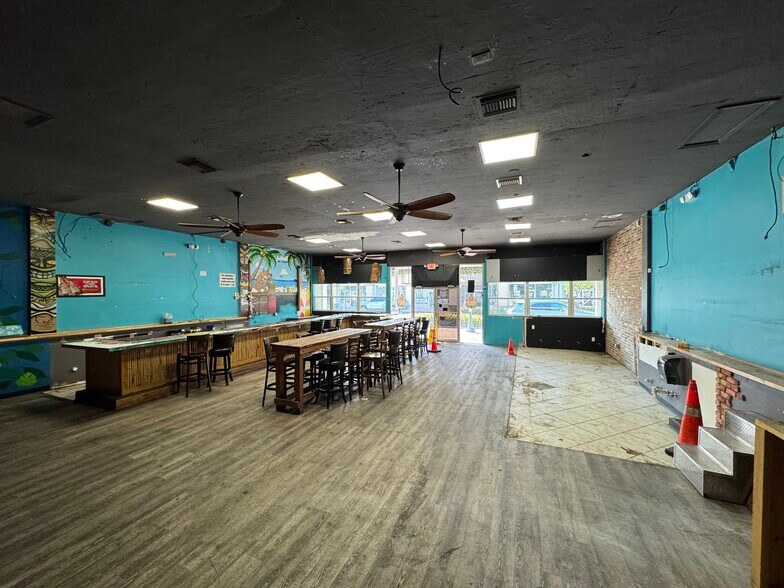 More Photos Of 2001-2017 Harrison St, Hollywood Restaurant For Lease