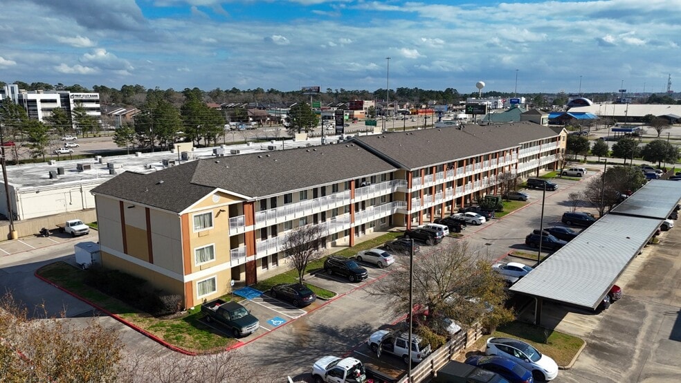 More Photos Of 150 Valley Wood Dr, Spring Hotel For Sale