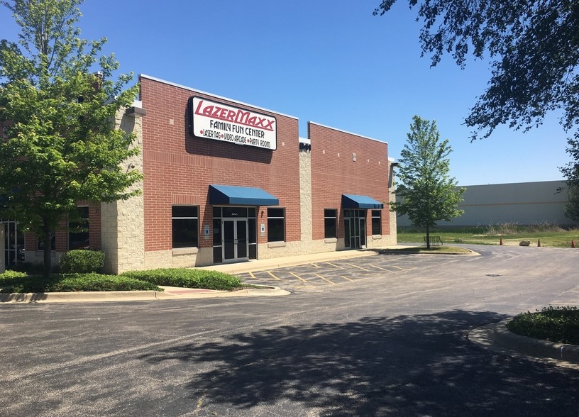 More Photos Of 941 S McLean Blvd, Elgin Warehouse For Lease