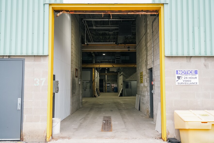 More Photos Of 3363 Davis Rd, Thorold Warehouse For Lease