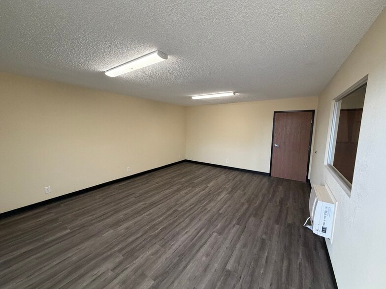 More Photos Of 4551 Grissom St, Bakersfield Warehouse For Sale