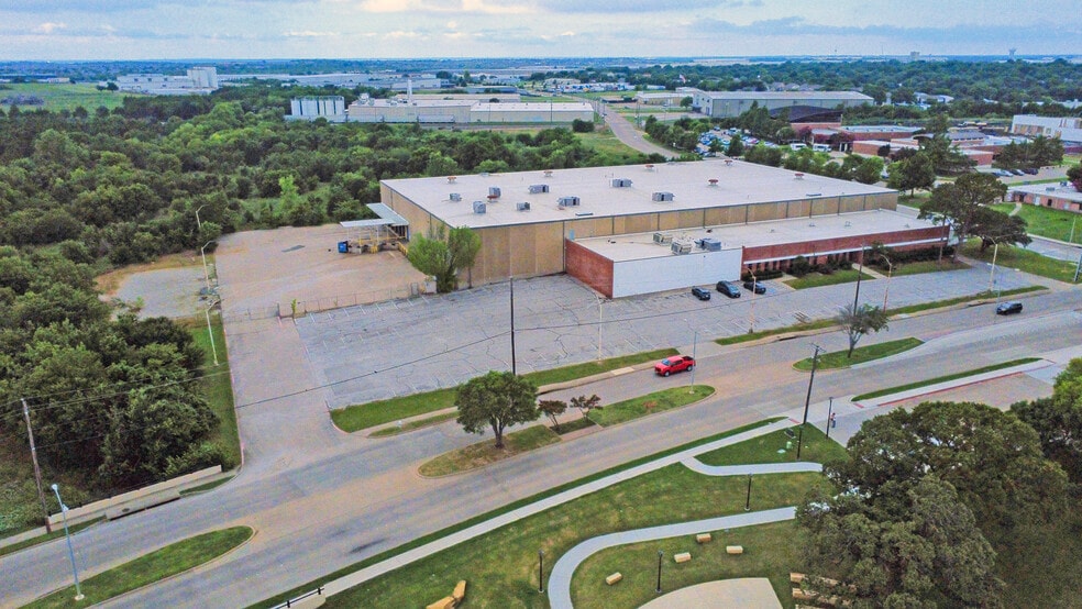 More Photos Of 1500 E Broad St, Mansfield Manufacturing For Sale