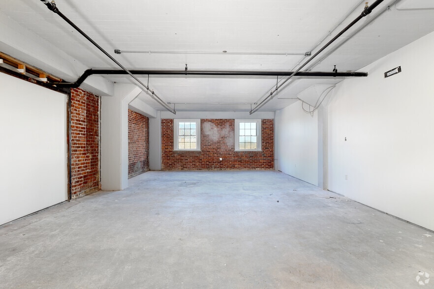 More Photos Of 58 Pulaski St, Peabody Unknown For Lease