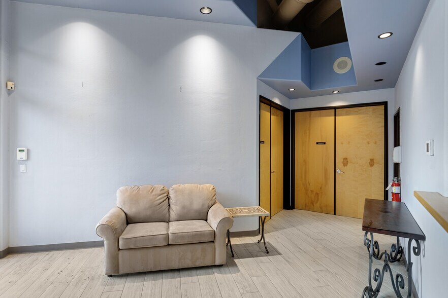 More Photos Of 15730 N 83rd Way, Scottsdale Distribution For Lease