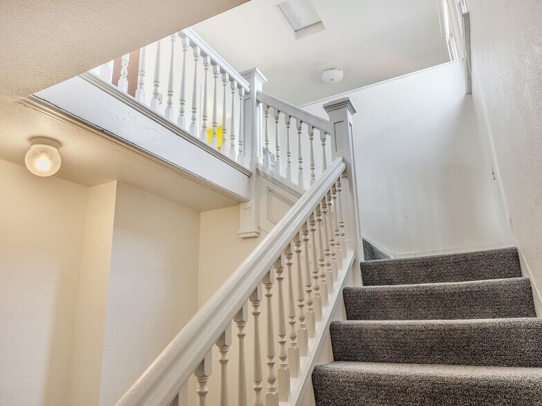 More Photos Of 1178 Franklin Ave, Astoria Office For Sale