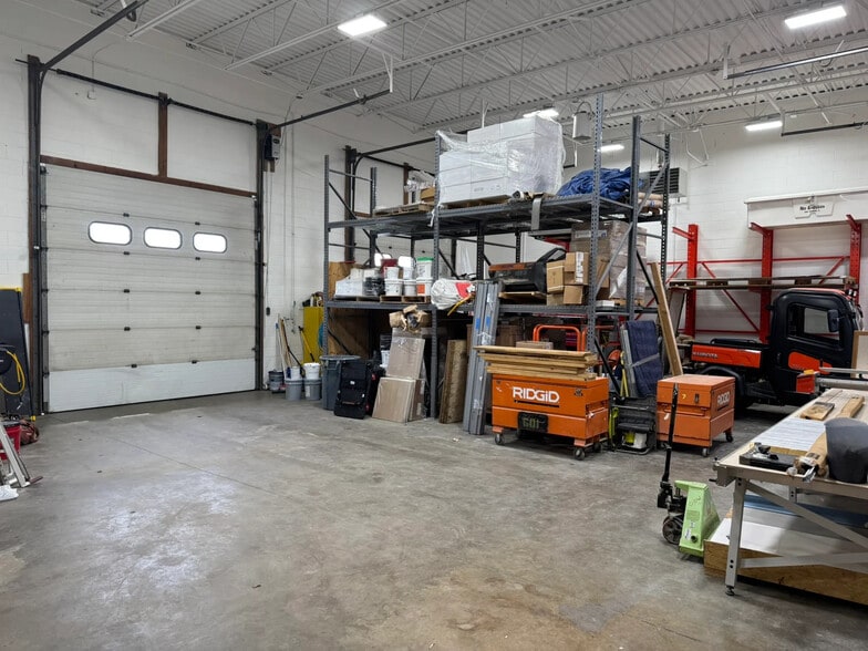 More Photos Of 75 Elliott St E, Hartford Light Manufacturing For Lease