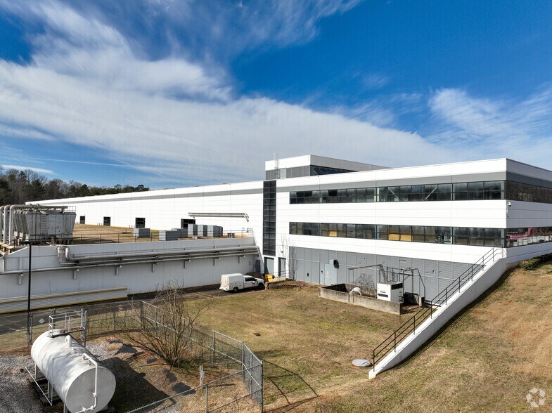 More Photos Of 6900 Morris Estate Dr, Charlotte Manufacturing For Sale