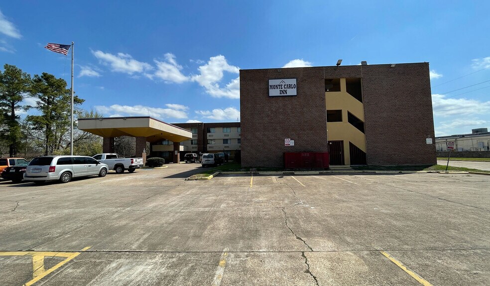 More Photos Of 12500 North Fwy, Houston Hotel For Sale