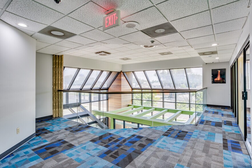 More Photos Of 500 W 1 St Ave, Hutchinson Office For Sale